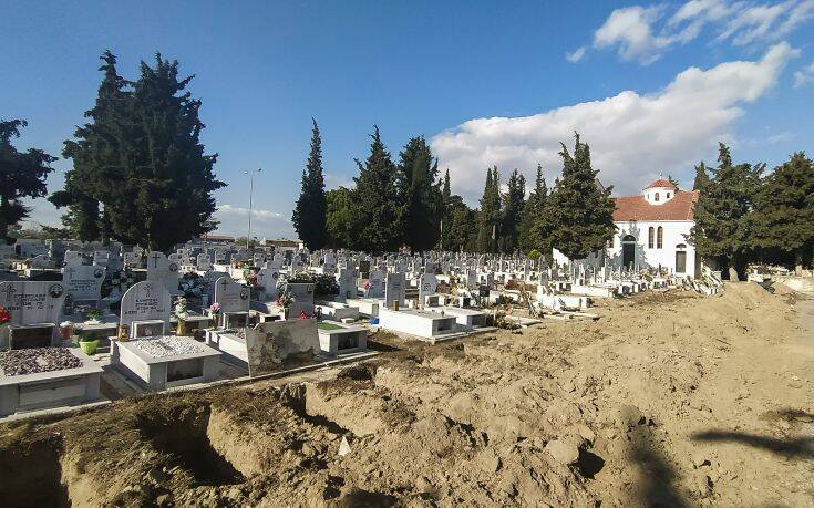 Το «φάουλ» της Αυγής για τους τάφους στις Σέρρες, οι αντιδράσεις και η συγγνώμη