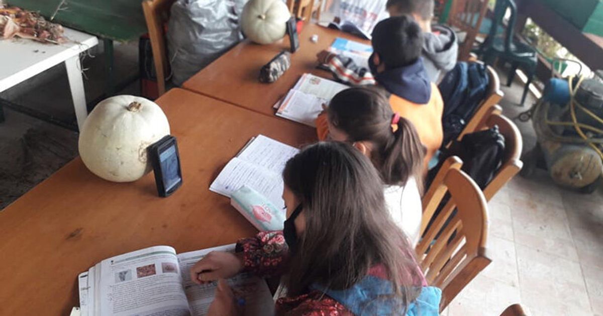 Τσίπρας: Κατάντια Μητσοτάκη – Κεραμέως παιδιά να κάνουν μάθημα σε καφενεία
