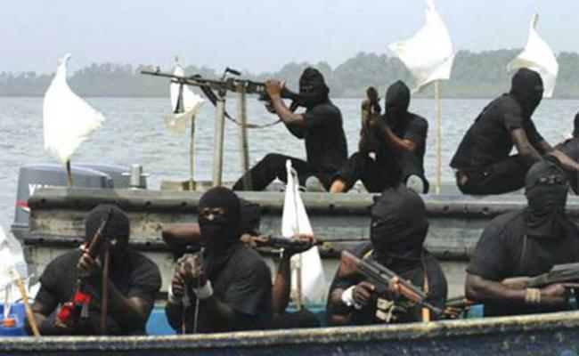 Επίθεση πειρατών σε ελληνικών συμφερόντων πλοίο στην Αφρική – Απήχθησαν 15 ναυτικοί