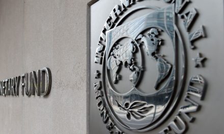 ΔΝΤ: Επαρκής σε μεσοπρόθεσμο επίπεδο η βιωσιμότητα του ελληνικού χρέους