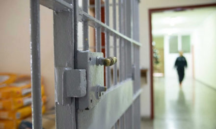 Προειδοποίηση για εξεγέρσεις και θανάτους στις φυλακές λόγω Covid