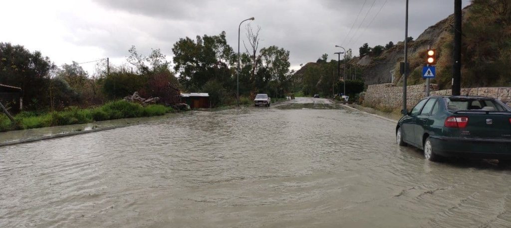 Ζάκυνθος : Πλημμύρες από την ισχυρή νεροποντή (ΒΙΝΤΕΟ)