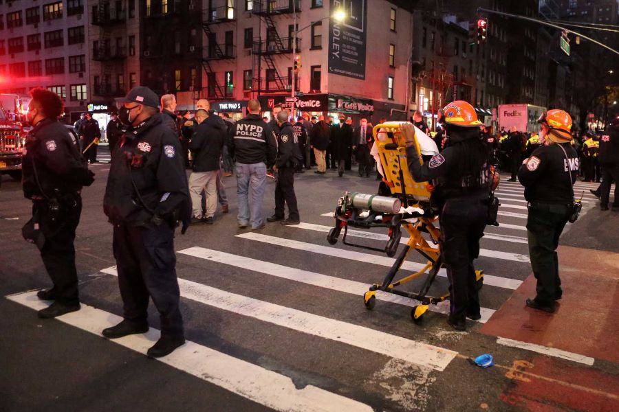 Σοκ: Γυναίκα οδηγός αυτοκινήτου “θέρισε” διαδηλωτές του κινήματος “Black Lives Matter” στην Νέα Υόρκη – ΒΙΝΤΕΟ – ΦΩΤΟ