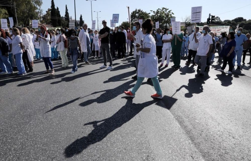 ΠΟΕΔΗΝ: Αποδεκατισμένοι δίνουμε τη μάχη να κερδίσουμε τον υγειονομικό πόλεμο – Διαμαρτυρία αύριο Πέμπτη έξω από τα νοσοκομεία