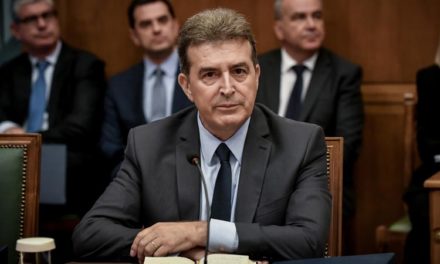 Ο Χρυσοχοίδης ξανά μεταξύ των δημοφιλέστερων υπουργών της κυβέρνησης