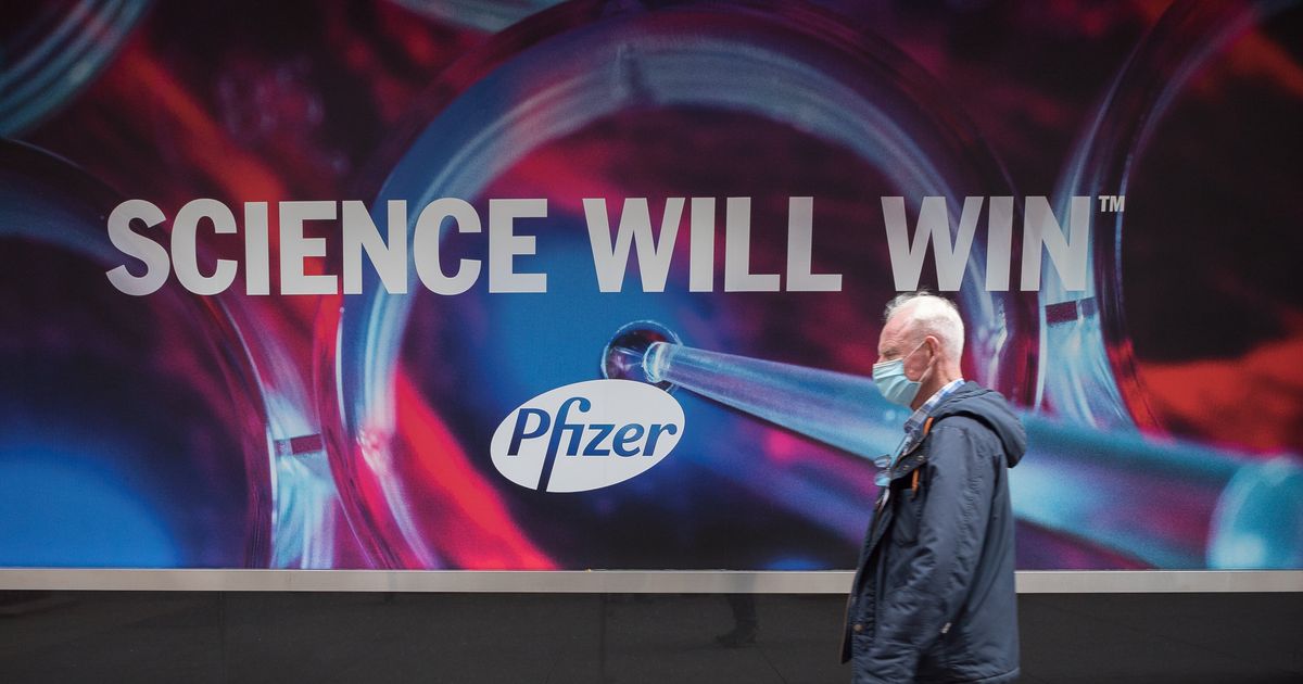 Εσοδα 15 δισ. δολαρίων αναμένει η Pfizer το 2021 από το εμβόλιο για την Covid-19