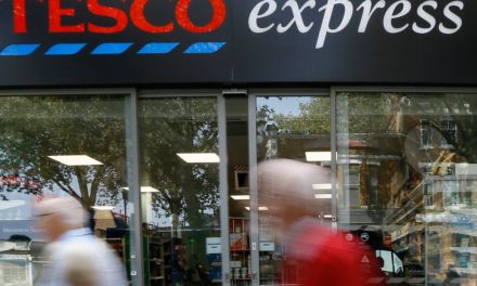 Επιβολή φόρου στο ηλεκτρονικό εμπόριο ζητούν 18 μεγάλες επιχειρήσεις λιανικής στη Βρετανία