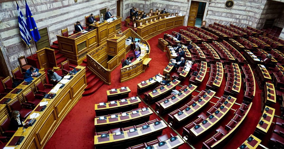 Βουλή: Υπερψηφίστηκε το νομοσχέδιο του υπουργείου Παιδείας για τα πανεπιστήμια