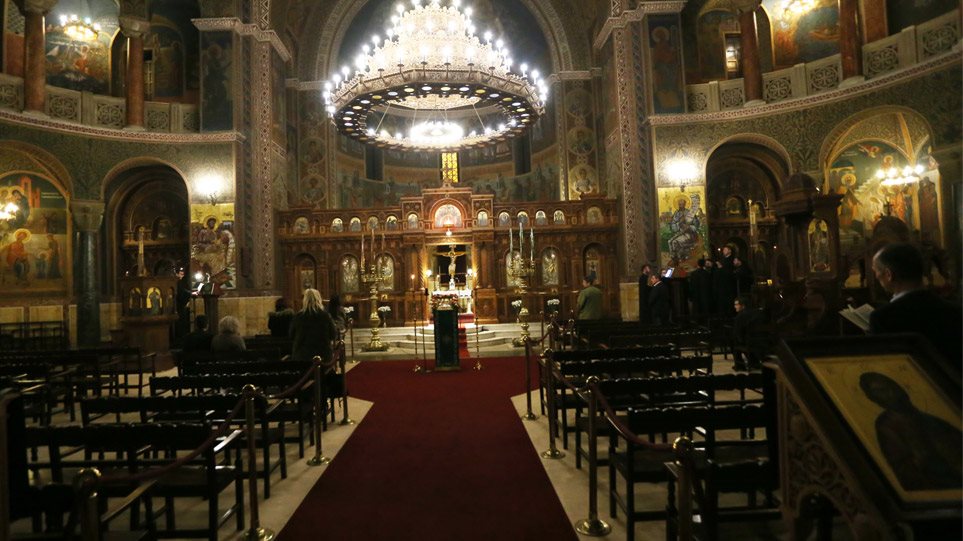 “Ιερό” πρόστιμο 1.500 ευρώ σε δύο ιερείς για συνωστισμό σε εκκλησίες της Θεσσαλονίκης