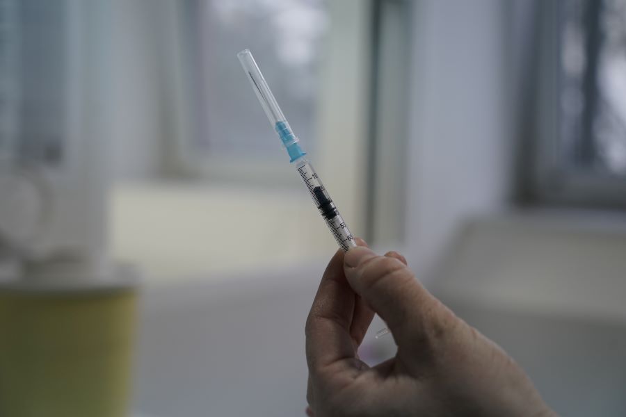 ΠΟΕΔΗΝ: Καταστράφηκαν 66 δόσεις εμβολίου στο Δρομοκαΐτειο από το χθεσινό μπλακ άουτ