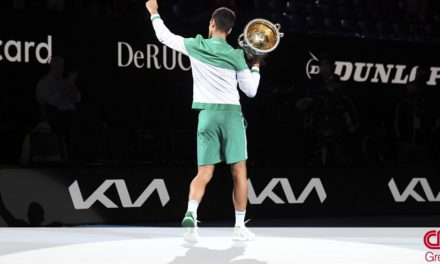 Australian Open: Ο Τζόκοβιτς «ισοπέδωσε» τον Μεντβέντεφ – Πλησιάζει Ναδάλ και Φέντερερ σε τίτλους