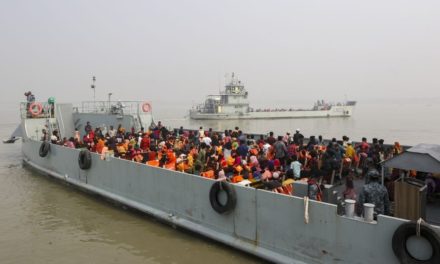 Επιζώντες και νεκροί Ροχίνγκια μαζί πάνω σε πλοίο που πλέει από τις 11 του μήνα στη θάλασσα Ανταμάν