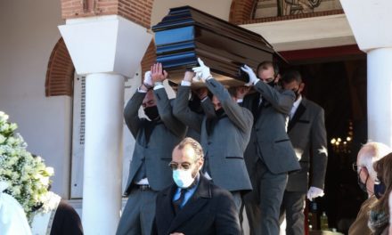 Θρίλερ με την υπόθεση Βαλυράκη : Βίντεο δείχνει ένα σκάφος δίπλα στο φουσκωτό – Σε κλίμα οδύνης η κηδεία του πρώην υπουργού /BINTEO