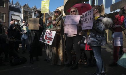 Κατά των περιοριστικών μέτρων οι ιερόδουλες στην Ολλανδία, ζητούν να γυρίσουν στις δουλειές τους