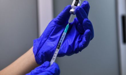 Καταγγελία του καθηγητή Βασιλακόπουλου: Ο γιατρός στην Κέρκυρα δεν έχει παράλυση από το εμβόλιο αλλά ΕΔΕ εις βάρος του – Με μηνύσεις για συκοφαντία θα απαντήσει ο γιατρός – ΒΙΝΤΕΟ