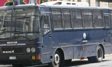 Σφοδρή σύγκρουση ΙΧ με λεωφορείο της ΕΛ.ΑΣ – Νεκρός ο 66χρονος οδηγός