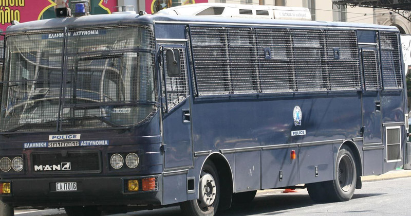 Σφοδρή σύγκρουση ΙΧ με λεωφορείο της ΕΛ.ΑΣ – Νεκρός ο 66χρονος οδηγός