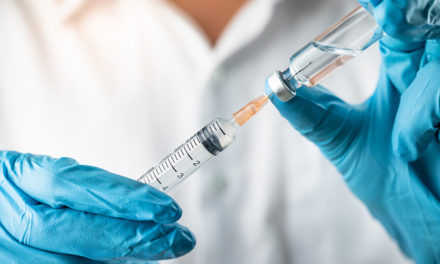 Η Γαλλία επεκτείνει τον εμβολιασμό και σε ομάδες εφήβων 16 και 17 ετών