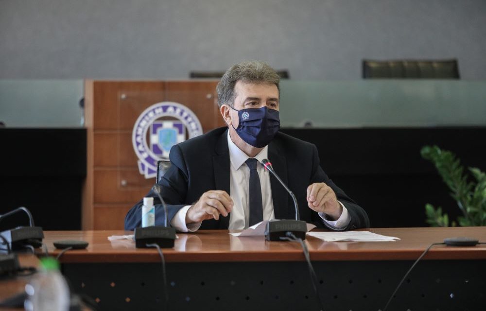 Στη ΓΑΔΑ εκτάκτως ο Χρυσοχοΐδης με φόντο το μπαράζ επιθέσεων για τον Κουφοντίνα