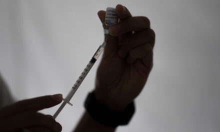Ιταλίδα έλαβε κατά λάθος έξι δόσεις του εμβολίου της Pfizer