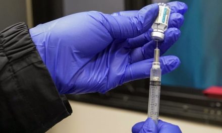 Υποχρεωτικός για όλους τους εργαζόμενους στη Σαουδική Αραβία ο εμβολιασμός για κορονοϊό