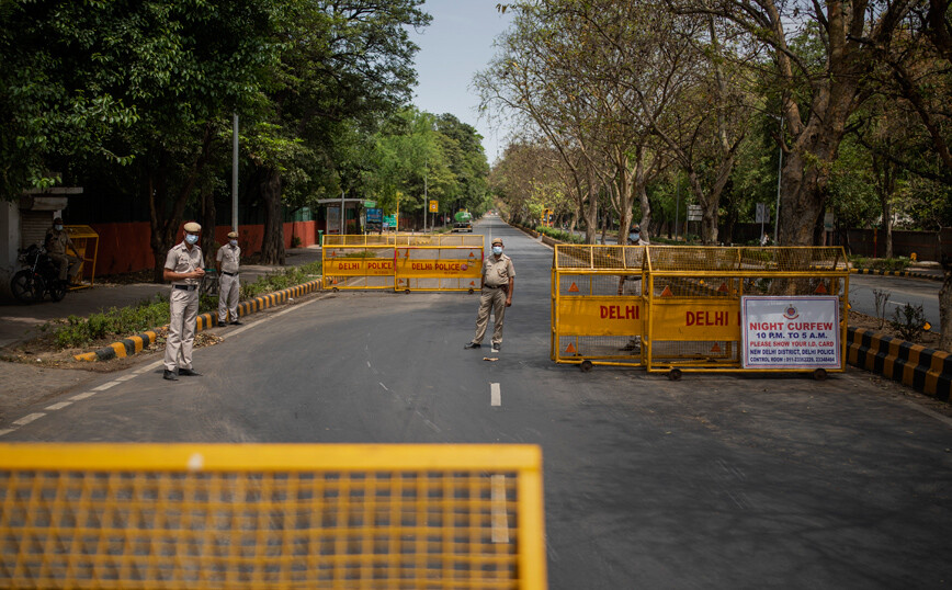 Σε εξαήμερο lockdown το Νέο Δελχί, σε νέο ρεκόρ τα κρούσματα covid-19