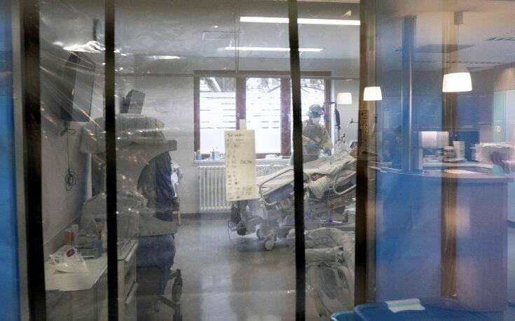 Κοντά στην κατάρρευση τα νοσοκομεία της Γαλλίας, τηλεοπτικό διάγγελμα Μακρόν το απόγευμα