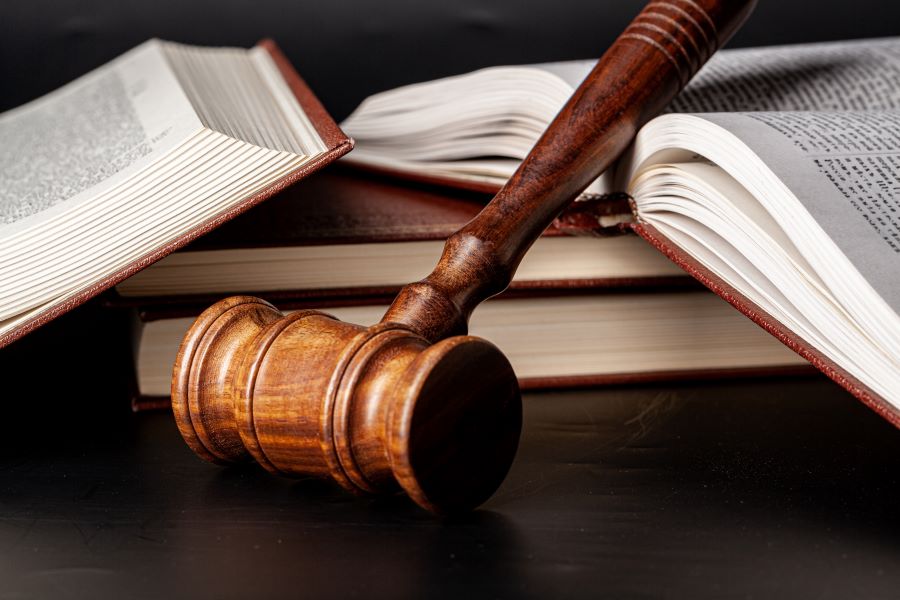 «Τσουνάμι» αντιδράσεων από δικαστές με την ανακοίνωση για τον Κουφοντίνα- Η παραίτηση Ντογιάκου και η συλλογή υπογραφών