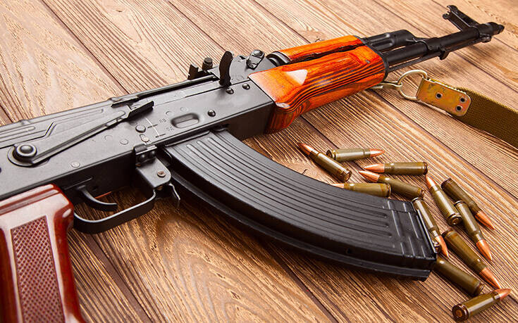 Kαλάσνικοφ το όπλο της επίθεσης κατά των αστυνομικών