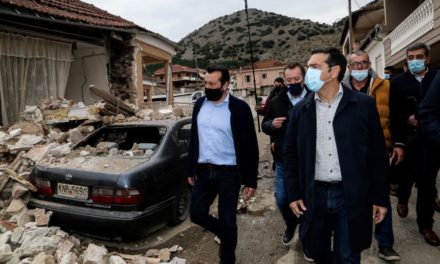 Ο Τσίπρας στις πληγείσες από τον σεισμό περιοχές της Θεσσαλίας: Αυτό που προέχει είναι να δοθούν οι αποζημιώσεις στους σεισμόπληκτους – ΒΙΝΤΕΟ – ΦΩΤΟ