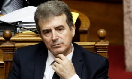 Ο υπουργός Προστασίας του Πολίτη Μιχάλης Χρυσοχοΐδης αναμένεται να ανακοινώσει τα νέα μέτρα που θα ισχύσουν για τις μετακινήσεις το Πάσχα