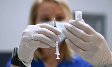 Επιτυχής η πρώτη ημέρα εμβολιασμού ανηλίκων 12 με 16 ετών