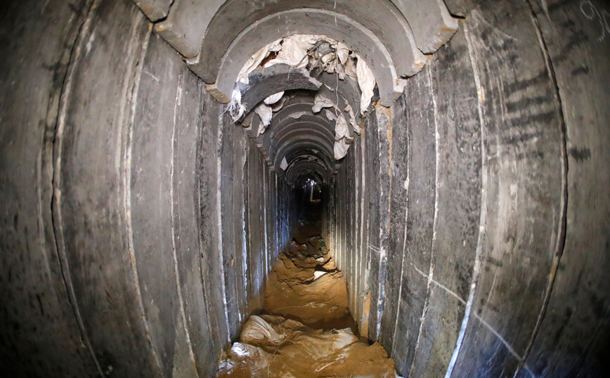 Πτώματα και επιζώντες εντοπίστηκαν σε τούνελ στη Γάζα που βομβάρδισε το Ισραήλ