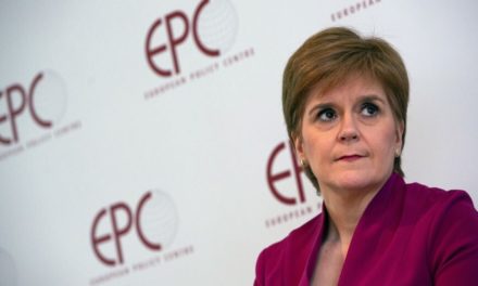 Η πρωθυπουργός της Σκωτίας δεν βιάζεται να προτείνει δημοψήφισμα για την ανεξαρτησία της χώρας