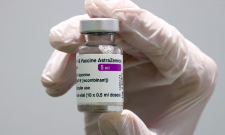 Μέσα στις επόμενες εβδομάδες η αίτηση της AstraZeneca για έγκριση του εμβολίου