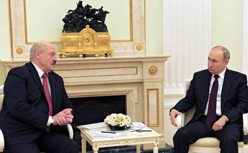 Ο Πούτιν υποδέχεται σήμερα στο Σότσι τον «προβληματικό του σύμμαχο» Λουκασένκο