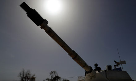 Ισραηλινά άρματα μάχης κατά μήκος των συνόρων με τη Λωρίδα της Γάζας