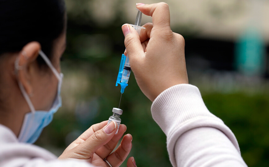 Βρέφος 8 μηνών έλαβε και τις δύο δόσεις του εμβολίου της Pfizer