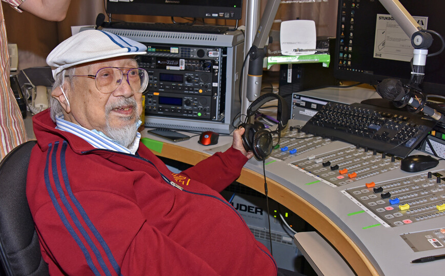 Έκανε 51 χρόνια ραδιοφωνική εκπομπή – Ο 96χρονος DJ αποχαιρέτησε τους ακροατές του