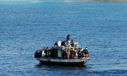 Πλοίο που μεταφέρει 17 νεκρούς μετανάστες αναμένεται στα Κανάρια Νησιά
