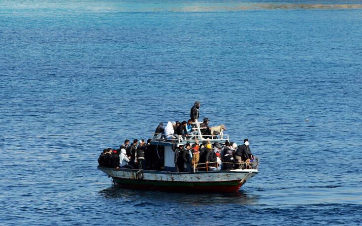 Πλοίο που μεταφέρει 17 νεκρούς μετανάστες αναμένεται στα Κανάρια Νησιά