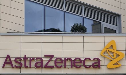 Στάση αναμονής από την ΕΕ για τα εμβόλια της AstraZeneca