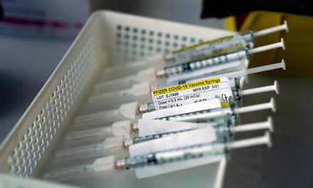 Το Ισραήλ θέλει να στείλει στην Παλαιστίνη 1 εκατ. δόσεις εμβολίου της Pfizer που… λήγουν