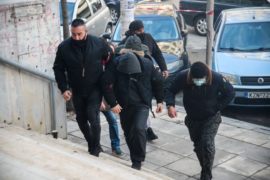 Θεσσαλονίκη: Στην ανακρίτρια οι συλληφθέντες για την ποσότητα-μαμούθ κοκαΐνης – ΦΩΤΟ
