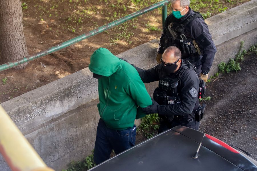 Ελεύθεροι με όρους οι δύο κατηγορούμενοι για το οπαδικό επεισόδιο στη Θεσσαλονίκη – “Με έσπρωξε, τρόμαξα και πυροβόλησα” – ΦΩΤΟ