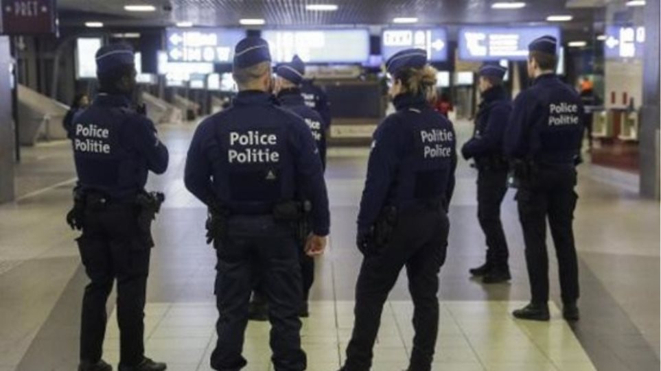 Τρόμος στις Βρυξέλλες: Άγνωστος επιτέθηκε με μαχαίρι κατά πολιτών στο μετρό – Πολλοί τραυματίες