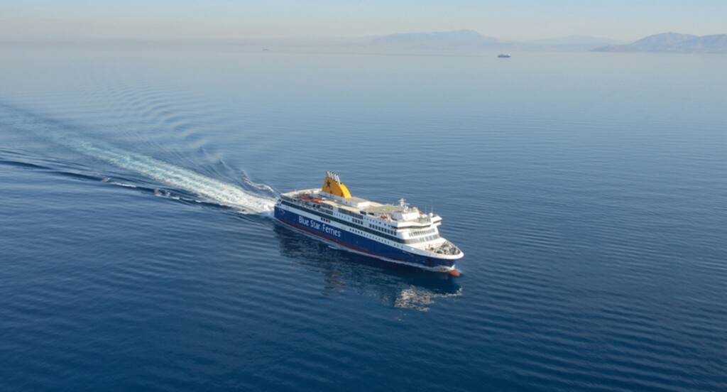 Χίος: Δραματική διάσωση ναυαγού από το Blue Star Mykonos – Αγωνία για δύο αγνοούμενους