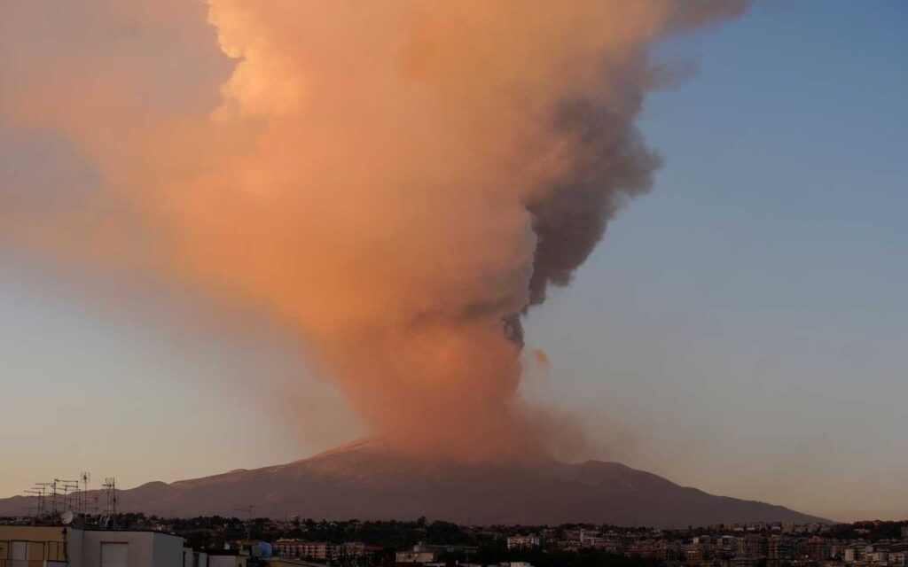 Έκρηξη κρατήρα του ηφαιστείου «Αίτνα» στην Ιταλία