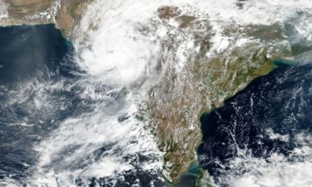 Νέος κυκλώνας σχηματίζεται πάνω από τις ανατολικές ακτές της Ινδίας