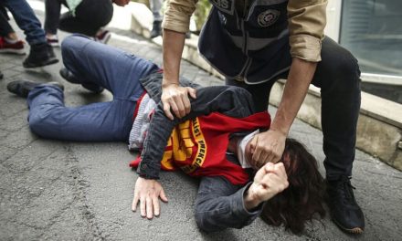 Βίαιη καταστολή του εορτασμού της εργατικής Πρωτομαγιάς από την Αστυνομία – Δείτε φωτογραφίες